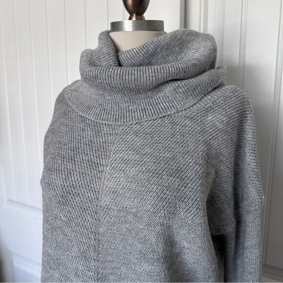 Lulu’s Tea Reader Light Grey Sweater Dress - Picture 3 of 7